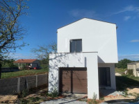 Svetvinčenat kuća sa bazenom i garažom 160m2 !