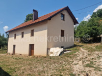 ŠVICA ( Otočac ) - kuća, okućnica i zemlja 37.000 m2
