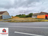 TENJA, STROGI CENTAR, NAJAM ZEMLJIŠTA 1.200 m², STRUJA, VODA, PRILIKA!