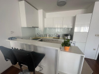 TOP LOKACIJA!! Kman - komforan trosoban stan, 2 parking mjesta