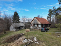 Tradicionalna drvena kuća s zemljištem u Generalskom Stolu