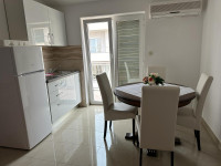 *PRILIKA* Tri apartmana s pogledom na more, Makarska, 92 m2