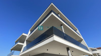 TRIBUNJ, novo, 2. kat, 350 m od mora, pogled na more, terasa 46 m2, 3