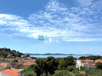 TRIBUNJ, novo, dvojna kuća, panoramski pogled na more, bazen