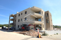 Tribunj, novogradnja, 3-sobni apartman od 92,56 m2 s terasom