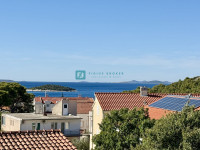 TRIBUNJ, SOVLJA, novo, stan na dvije etaže, 400 m do plaže, krovna ter