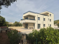 TRIBUNJ, SOVLJE – Luksuzni dvoetažni stan (S4) s  krovnom terasom, lje