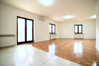 Trnje - poslovni prostor - 4-sobni (110 m2) + BALKON-blizu Green Golda