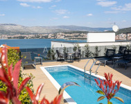 Trogir, Čiovo - moderna VILA u nizu, sa bazenom i prekrasnim pogledom