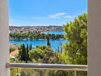 Trogir – Čiovo: rijetka prilika – potpuno namješten stan s dvije spava