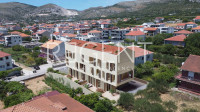 Trogir, Dragulin — dvosoban stan 62,84 m² u prizemlju s vrtom