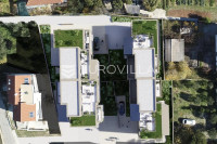 Trogir, dvosoban stan s vrtom