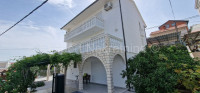 Trogir,Mastrinka,samostojeća kuća 230 m2 ,drugi red do mora,pogled