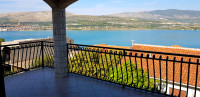 Trogir-obiteljska kuća dvokatnica s prekrasnim pogledom na more, 230m2