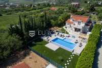 Trogir -  Plano, kuća s bazenom na mirnoj lokaciji