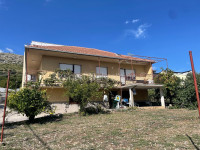 Trogir,samostojeća kuća 220m2 s okućnicom 320m2,odlična lokacija