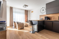 Trogir, Seget Donji, moderan dvosoban stan s vrtom za dugoročni najam