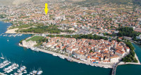 Trogir, Seget - dvosoban stan s vrtom, novogradnja, useljenje 2026.