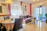 Trogir-Seget Vranjica samostojeća  kuća na dvije etaže s dvorištem i v