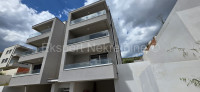 Trogir,useljiv dvosoban stan 82 m2 sa vrtom i garažom,novogradnja