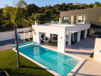 Vila 217 m², Vinišće — 4 spavaće sobe, jacuzzi, pogled na more