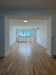 Trosoban stan, centar (Domagojeva), 4. kat, 70 m2, terasa, novouređen