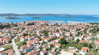 Novi trosobni stan s vrtom u Biogradu – 130 m od mora