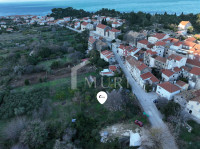 TRPANJ – Građevinsko zemljište 500m od mora (821 m²)