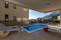 Tučepi, trosoban komforan stan s bazenom