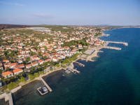 TURANJ, DVA STARA OBJEKTA NA ZEMLJIŠTU OD 845M2, 170M OD MORA!!!