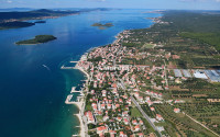 TURANJ, ZEMLJIŠTE  845M2 SA DVA STARA OBJEKTA, 170M OD MORA!!!