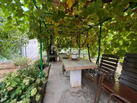 TURNIĆ, stan 59 m2 s velikim vrtom i dodatnom garsonijerom