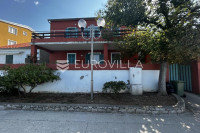 Ugljan, Preko kuća prvi red do mora s bazenom 250 m² za adaptaciju