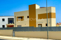 Ugljan, Preko, moderno uređena vila s pogledom na more