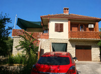 UGLJAN - SUTOMIŠĆICA - OBITELJSKA KUĆA 200 M OD MORA