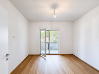 UMAG, CENTAR – RENOVIRANI 3-SOBNI STAN S POGLEDOM NA MORE, 62 m²