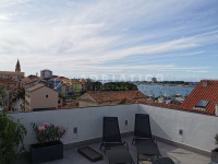 Umag, Istra - stan u samom centru grada s pogledom na more