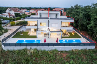 Umag – Moderna vila s bazenom i pogledom na more