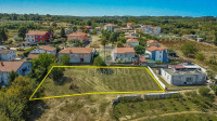 Umag, okolica - prostrano zemljište 1.300 m2 na rubu naselja!