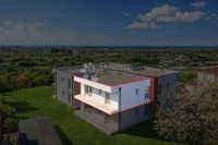 Umag, stan na 1. katu - krovna terasa, pogled more - 1,5 km do mora