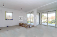 Umag-trosoban stan u novogradnji 400 m od mora