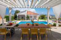 UNIKATNA MEDITERANSKA VILA S BAZENOM, VODICE