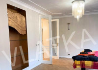 NOVO UREĐEN PROSTRAN STAN NA TRGU BANA JOSIPA JELAČIĆA