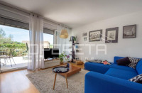 Uređen trosoban stan s privatnim vrtom i terasom, 89 m², prizemlje, Mo