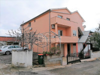 .::: Uređena apartmanska kuća s pogledom na more :::.