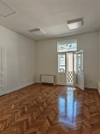 **NOVI URED**PRVI ZAKUP**STROGI CENTAR**152m2**18eur/m2**2 KAT**LIFT**
