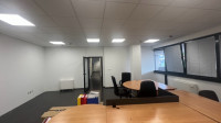 Uredski prostor u poslovnoj zgradi, 240 m2