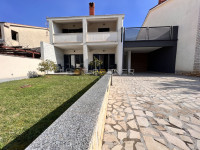 Valbandon, Fažana - 250m2 adaptirana kuće