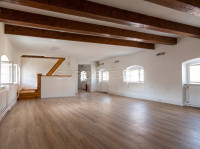 Varaždin - gradska jezgra: prostran dvoetažni trosobni stan, 188 m2