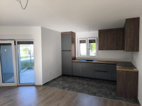 Varaždin: NOV, 4-sobni stan u prizemlju, 112.87 m2 sa garažom i 2 PM